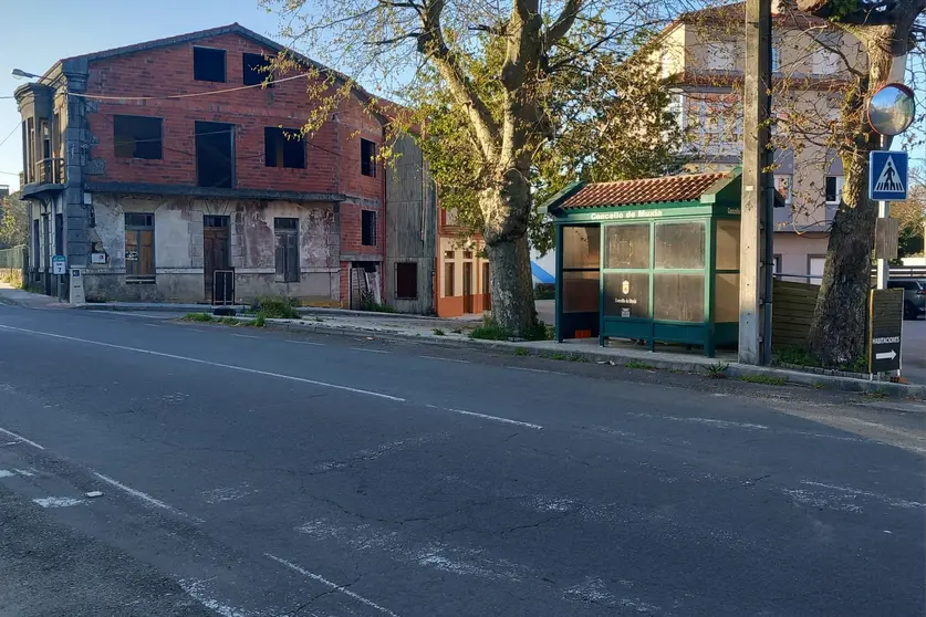 Lugar onde se necesita repintar o paso de  pe&oacute;ns, en Quint&aacute;ns,