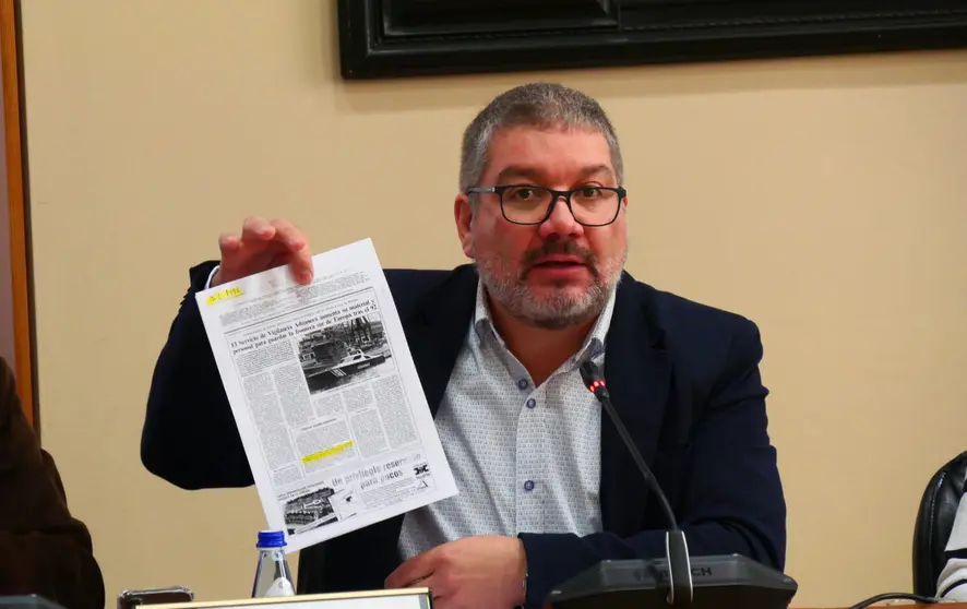 Oscar Insua na comisi&oacute;n parlamentaria