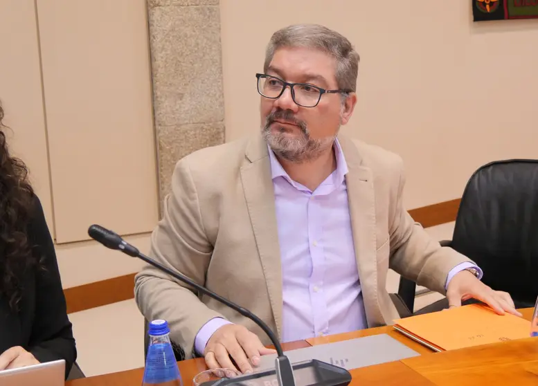 Oscar Insua en comisi&oacute;n parlamentaria