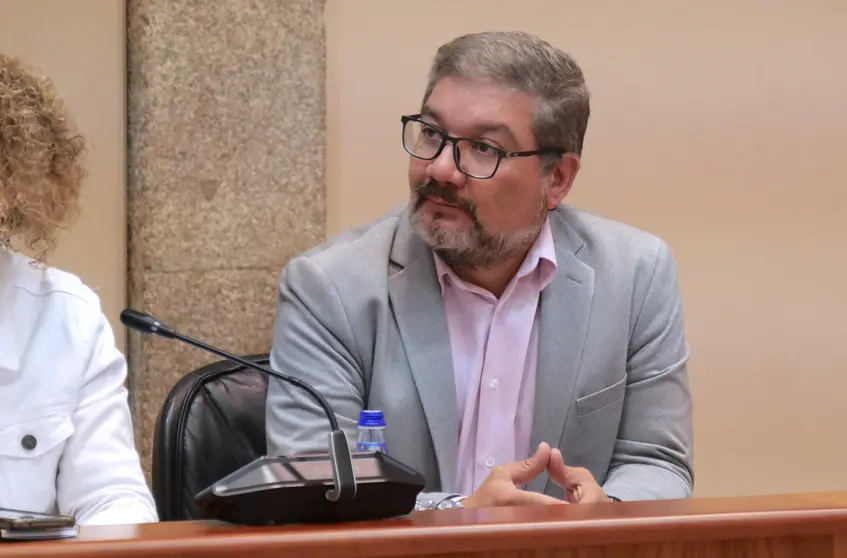 Oscar Insua na comisi&oacute;n parlamentaria 30-05-25