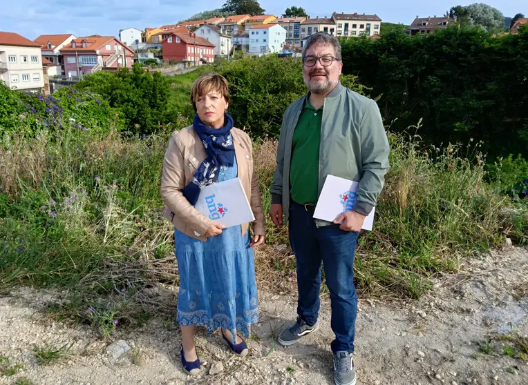 Tereixa Fern&aacute;ndez e Oscar Insua na zona de San Roque (Fisterra)