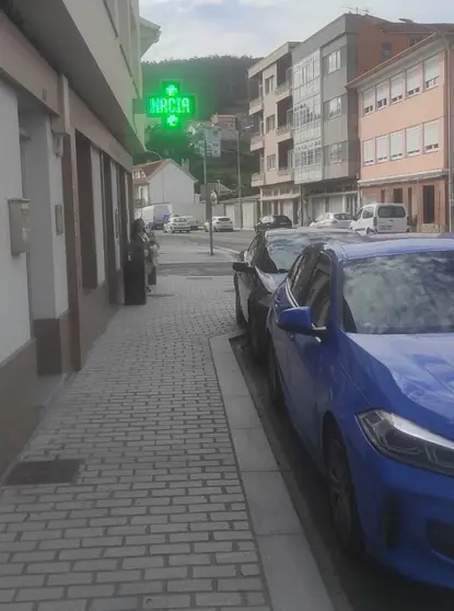 Zona de aparcamento na farmacia do &Eacute;zaro