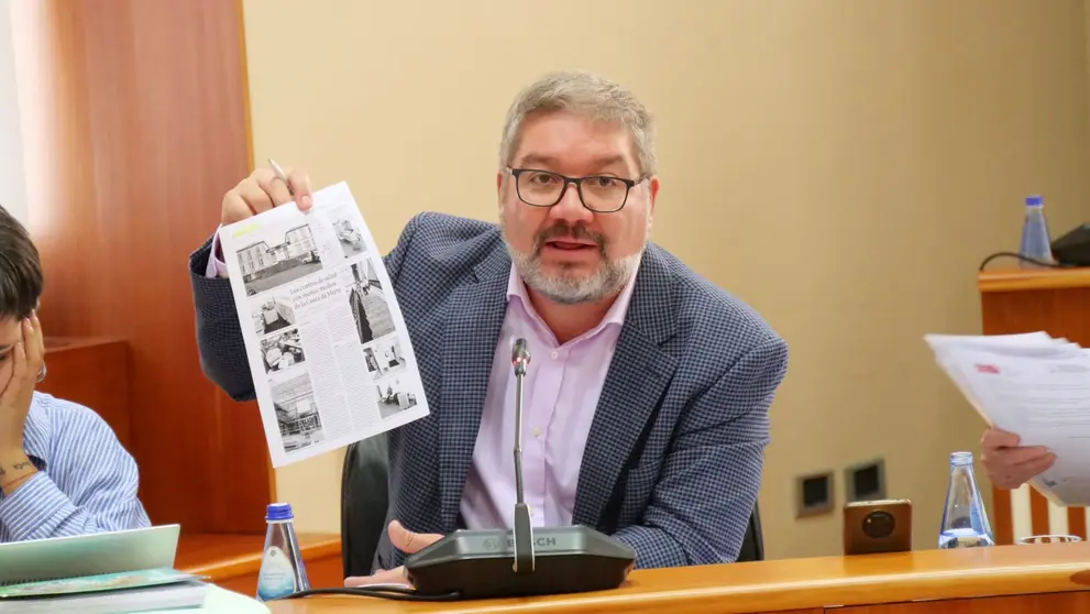 Oscar Insua na comisi&oacute;n parlamentaria