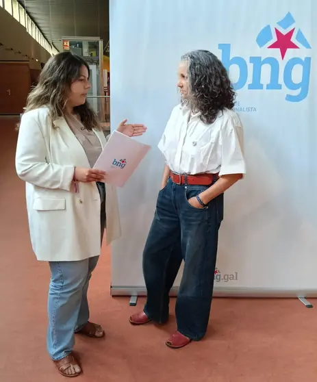 Merc&eacute; Barrientos xunto &aacute; deputada de Plans da Deputaci&oacute;n da Coru&ntilde;a, Cristina Garc&iacute;a