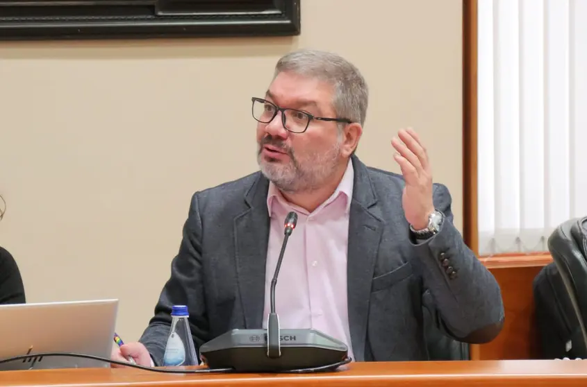 Oscar Insua na comisi&oacute;n parlamentaria (11-12-2025)