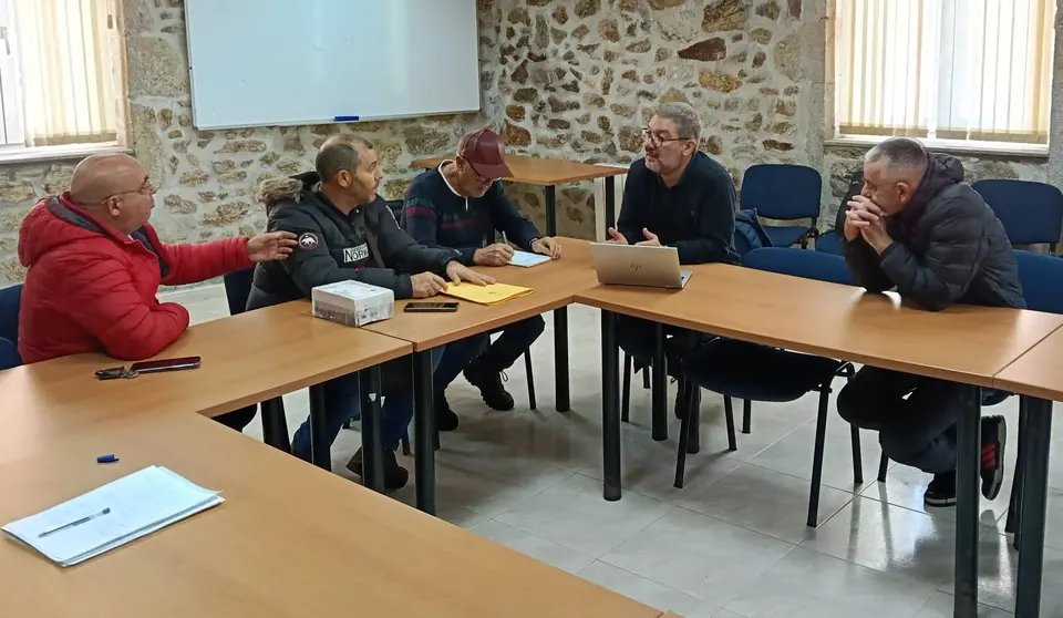 Reuni&oacute;n do BNG con mergulladores de Fisterra