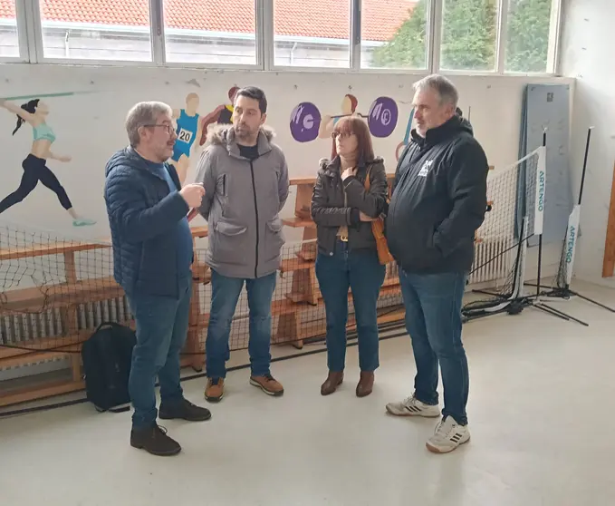 O deputado Oscar Insua visitou as instalaci&oacute;ns do IES Fernando Blanco, acompa&ntilde;ado por membros da comunidade educativa