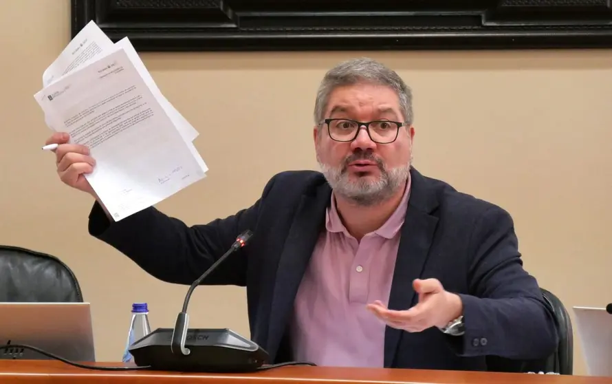 Oscar Insua na comisi&oacute;n de Pesca e Marisqueo do Parlamento galego