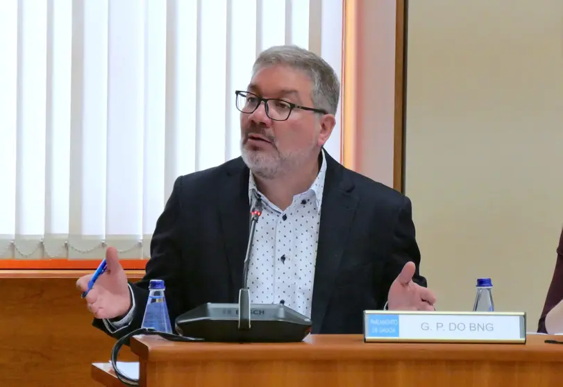O deputado Oscar Insua na comisi&oacute;n de Cultura e Educaci&oacute;n do Parlamento galego (15/05/26)