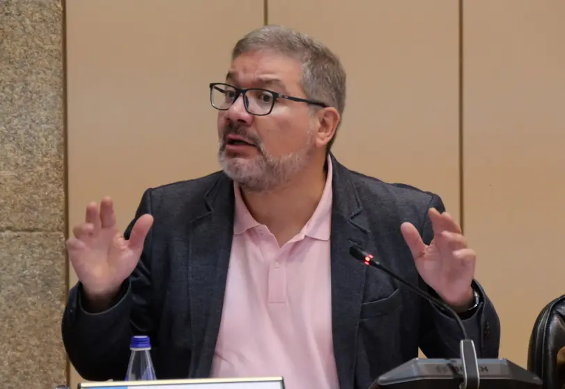 O deputado Oscar Insua na comisi&oacute;n 2&ordf; do Parlamento galego, que tratou a seguridade viaria en Estorde