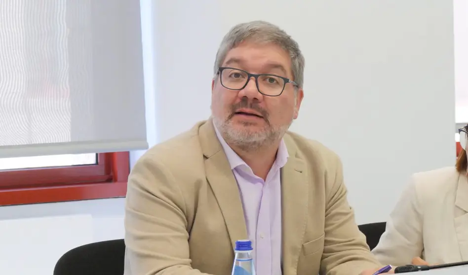 Oscar Insua reclamou no Parlamento galego a gratuidade da autov&iacute;a AG-55