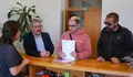 O BNG presenta máis de 1.600 firmas no Parlamento galego para que a Xunta restitúa o servizo de pediatría en Carnota