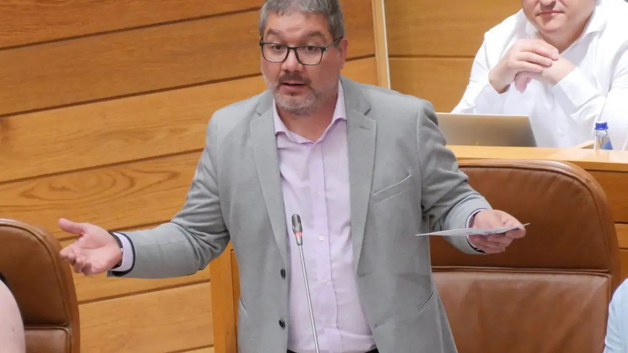 O deputado Oscar Insua no Parlamento galego