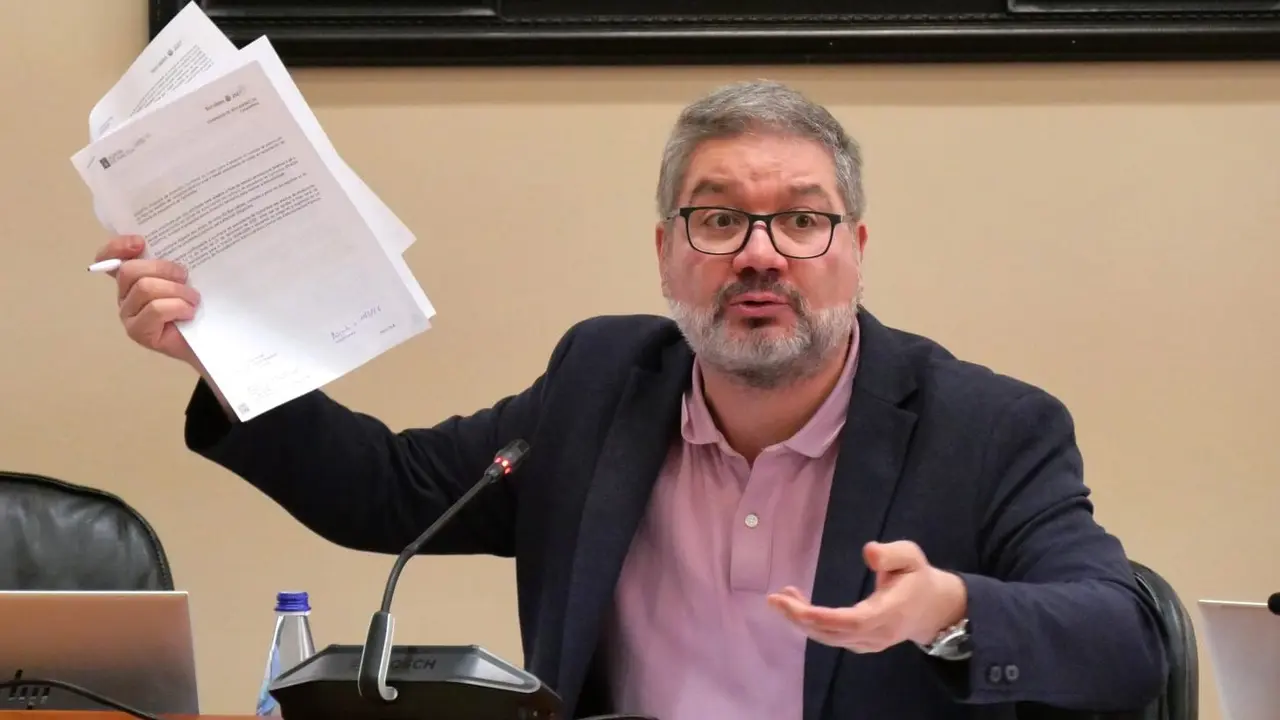 Oscar Insua na comisi&oacute;n de Pesca e Marisqueo do Parlamento galego