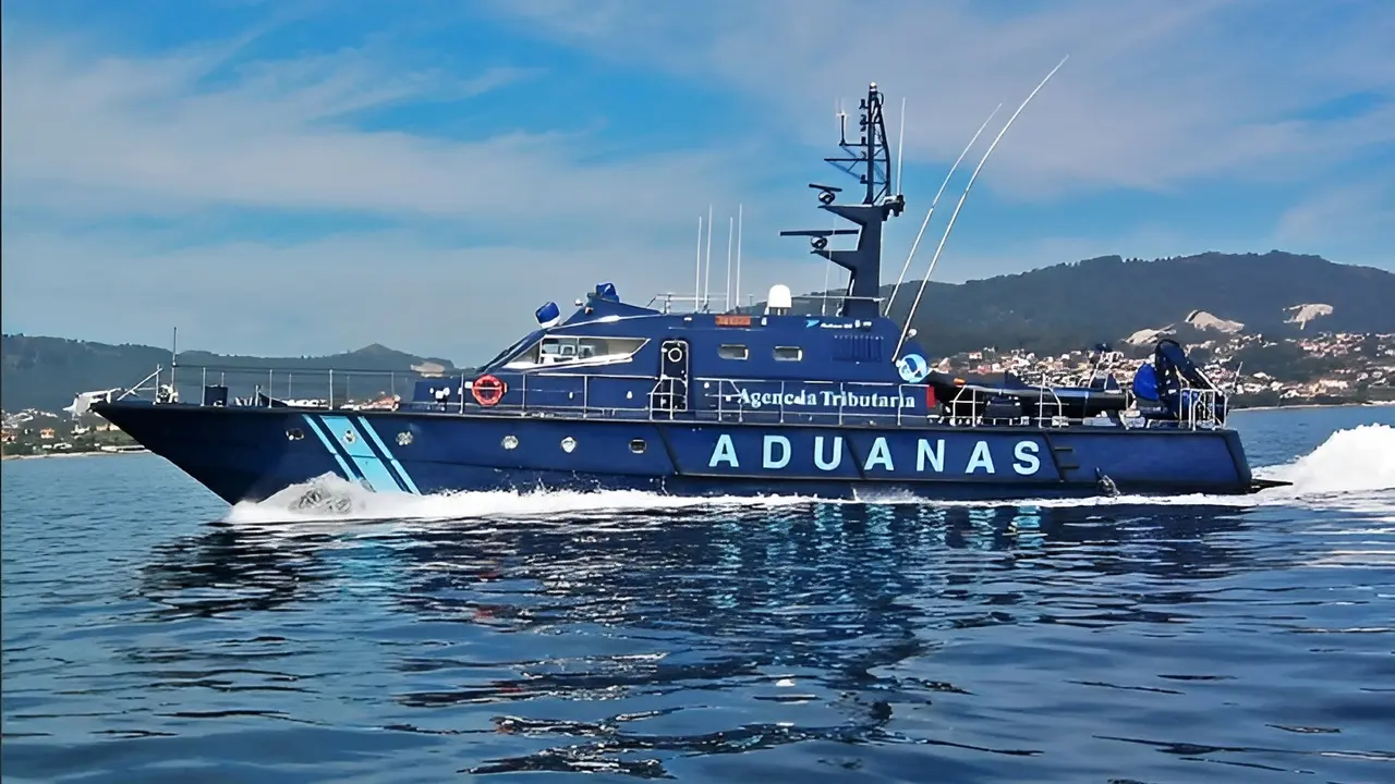 Modelo de embarcaci&oacute;n Rodman 101, como a que vai a operar para o SVA en Brens.
