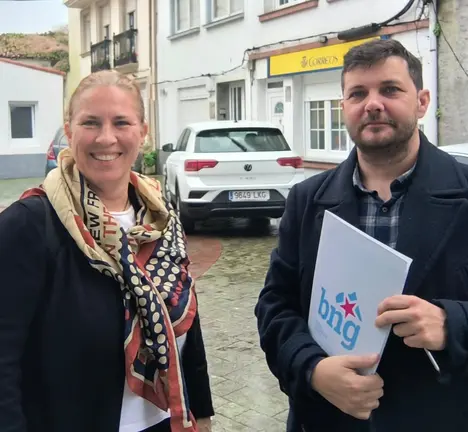 Xurxo Rodr&iacute;guez e Ana Pasantes preocup&aacute;ronse da situaci&oacute;n de Correos en Camari&ntilde;as