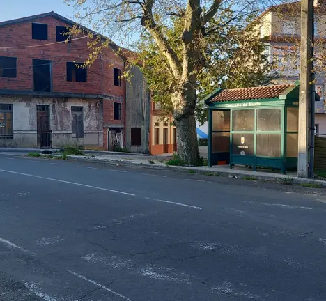 Lugar onde se necesita repintar o paso de  pe&oacute;ns, en Quint&aacute;ns,