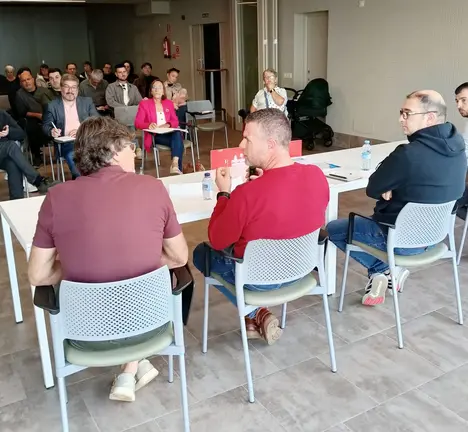 Una das mesas desenvolvidas nas Xornadas do Mar celebradas no &Eacute;zaro (Dumbr&iacute;a).