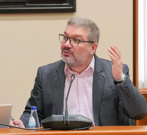 Oscar Insua na comisi&oacute;n parlamentaria (11-12-2025)