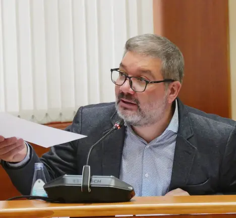 Oscar Insua, durante a intervenci&oacute;n na comisi&oacute;n parlamentaria (12-11-25)