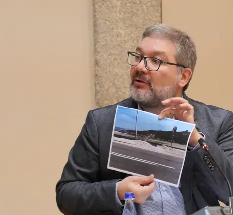 Oscar Insua amosou imaxes da acumulaci&oacute;n de area na entrada de Mux&iacute;a