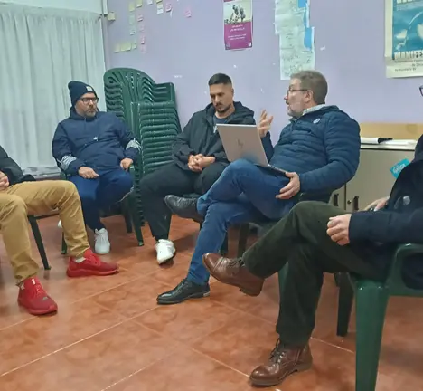 Oscar Insua reun&iacute;use con mergulladores Corcubi&oacute;n para analizar os seus problemas