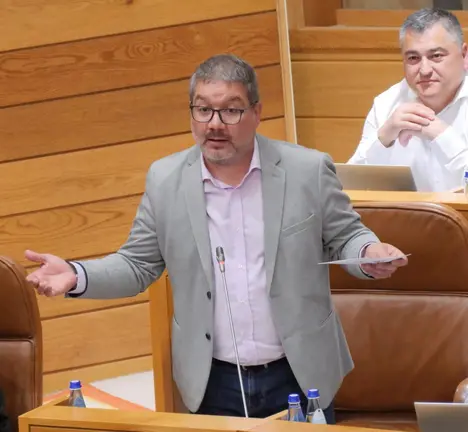 O deputado Oscar Insua no Parlamento galego