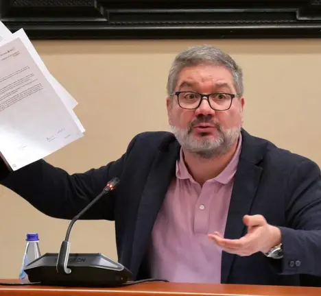 Oscar Insua na comisi&oacute;n de Pesca e Marisqueo do Parlamento galego