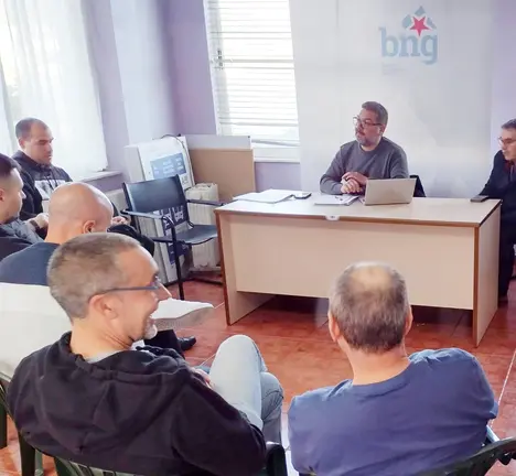 Reuni&oacute;n do deputado Oscar Insua con mergulladores que operan na r&iacute;a de Corcubi&oacute;n