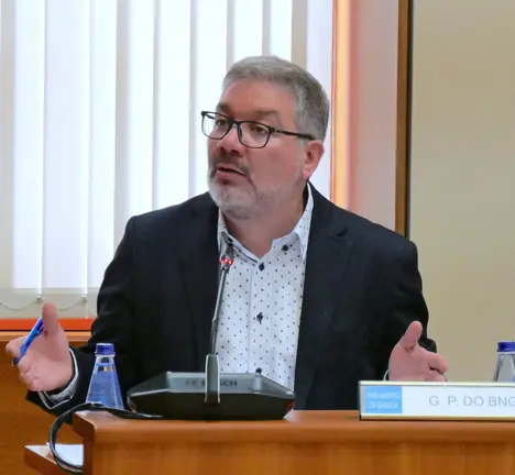 O deputado Oscar Insua na comisi&oacute;n de Cultura e Educaci&oacute;n do Parlamento galego (15/05/26)