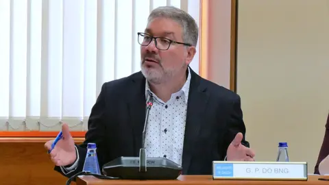O deputado Oscar presentou unha iniciativa parlamentaria para que a Xunta tome medidas ante os ataques do xabaril