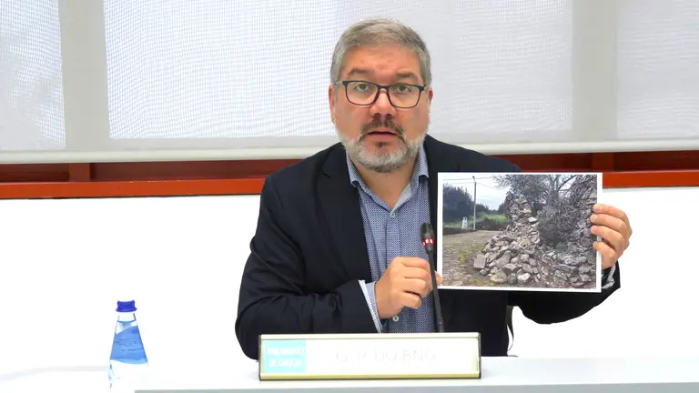 Oscar Insua levou a problem&aacute;tica do mosteiro de San Marti&ntilde;o de Oz&oacute;n &aacute; comisi&oacute;n de Educaci&oacute;n e Cultura do Parlamento galego