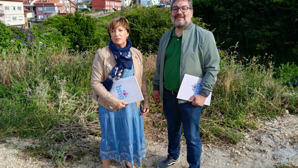 Tereixa Fern&aacute;ndez e Oscar Insua na zona de San Roque (Fisterra)