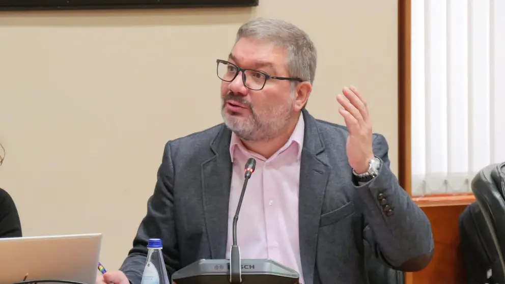 Oscar Insua na comisi&oacute;n parlamentaria (11-12-2025)
