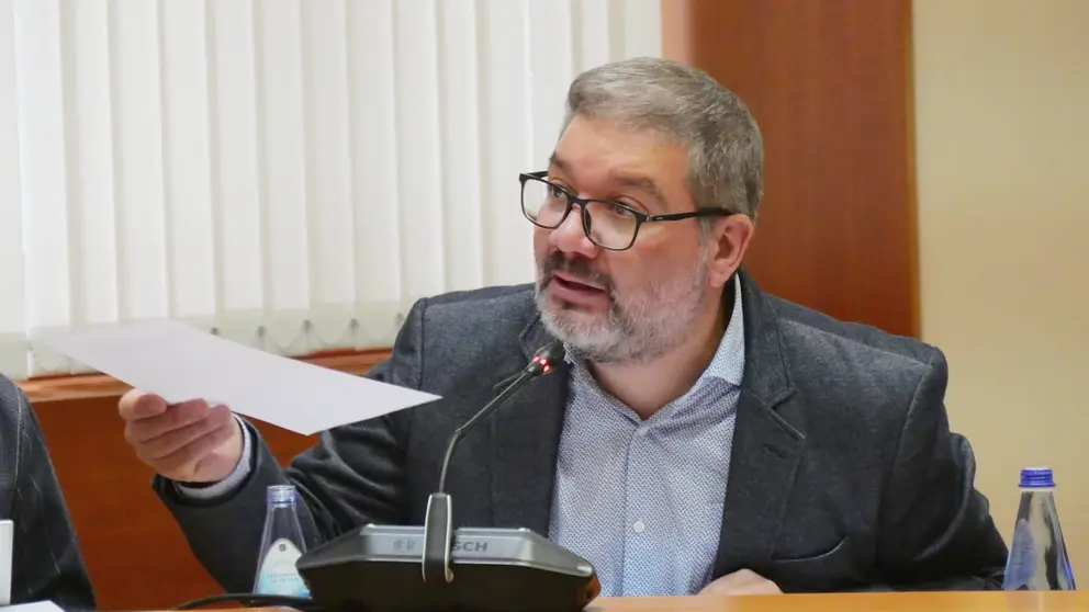 Oscar Insua, durante a intervenci&oacute;n na comisi&oacute;n parlamentaria (12-11-25)