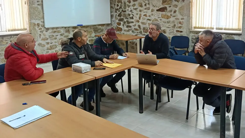 Reuni&oacute;n do BNG con mergulladores de Fisterra