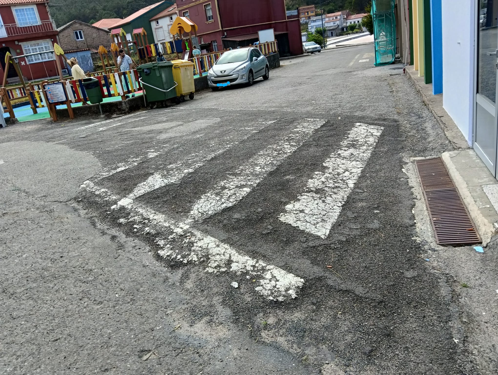 Vía municipal fronte ao CEIP de Camelle